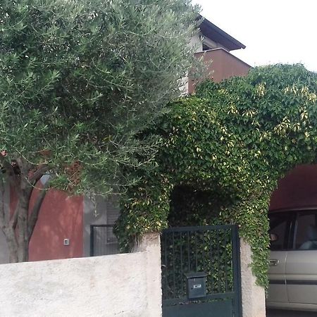 Tili Apartment Pula Bagian luar foto