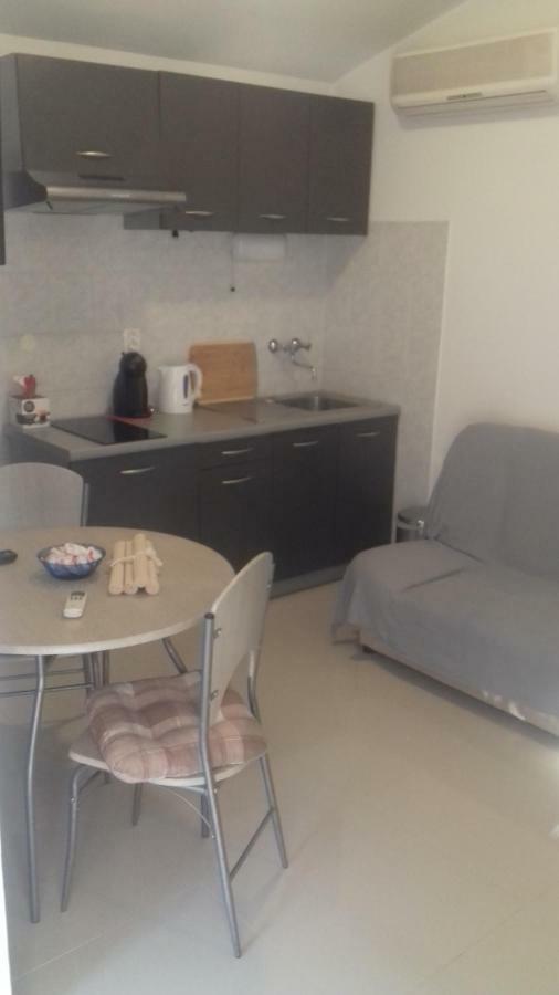 Tili Apartment Pula Bagian luar foto