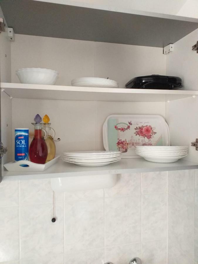 Tili Apartment Pula Bagian luar foto