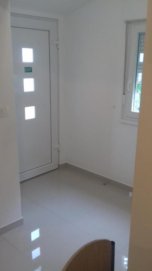 Tili Apartment Pula Bagian luar foto